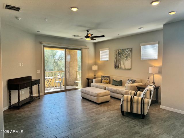 250 W QUEEN CREEK Road 201, Chandler, AZ 85248