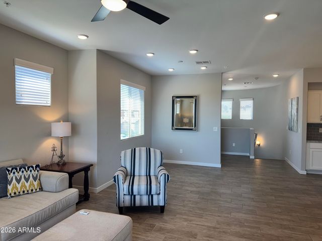 250 W QUEEN CREEK Road 201, Chandler, AZ 85248