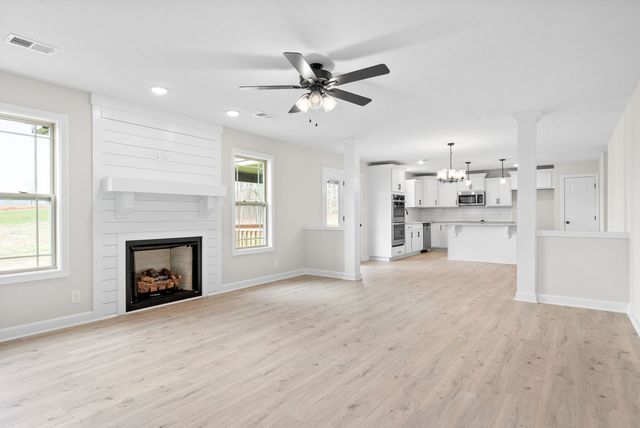 990 Alton Dr, Clarksville, TN 37043