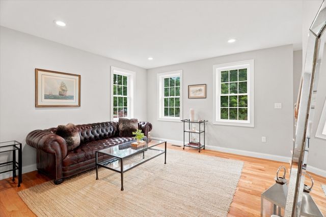 79 Woburn St, Andover, MA 01810
