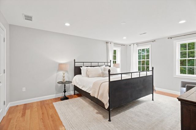 79 Woburn St, Andover, MA 01810
