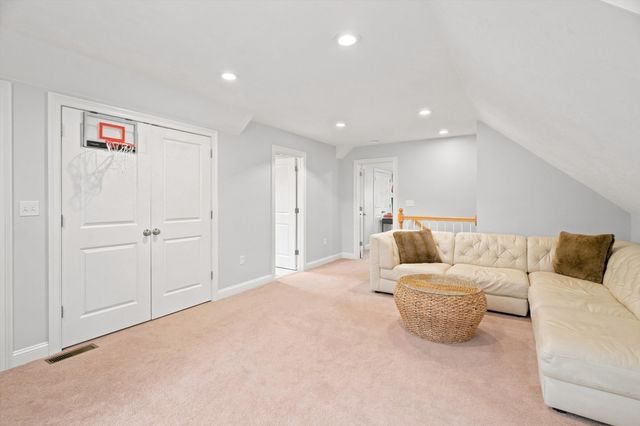 79 Woburn St, Andover, MA 01810