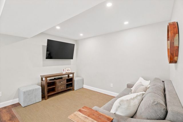 79 Woburn St, Andover, MA 01810