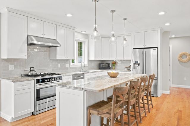 79 Woburn St, Andover, MA 01810