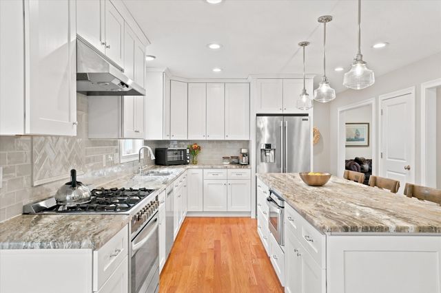 79 Woburn St, Andover, MA 01810