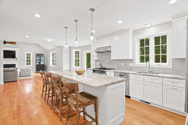 79 Woburn St, Andover, MA 01810