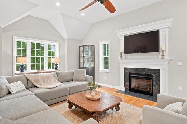79 Woburn St, Andover, MA 01810