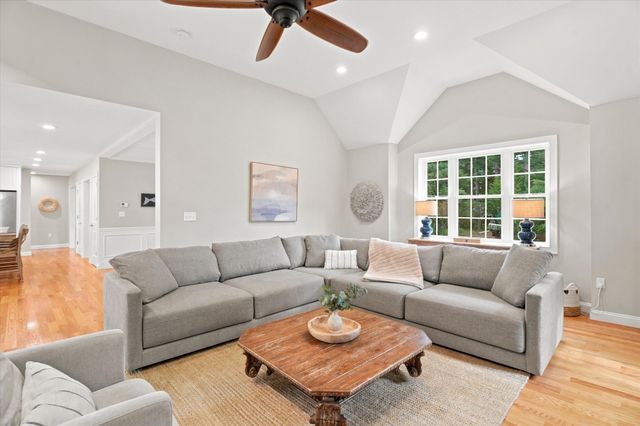 79 Woburn St, Andover, MA 01810