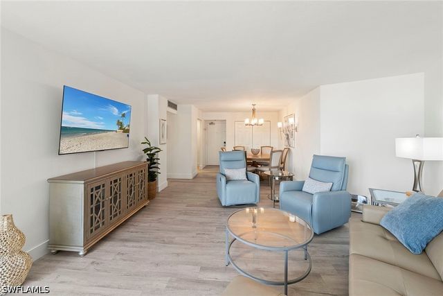 380 Seaview CT 207, Marco Island, FL 34145