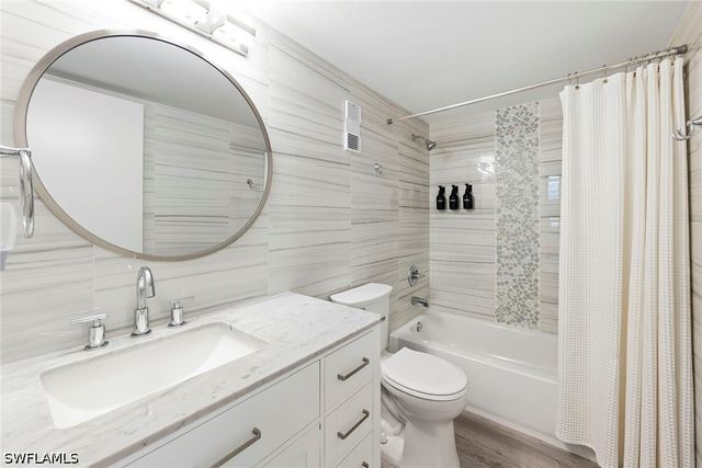 380 Seaview CT 207, Marco Island, FL 34145