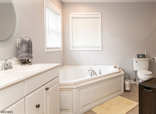 7 White Oak Dr, Vernon Twp., NJ 07461