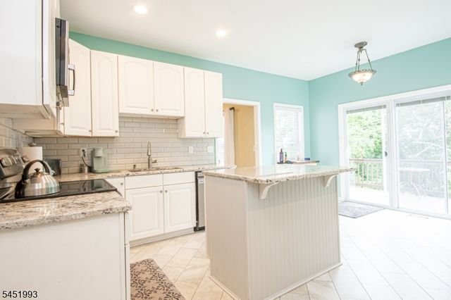7 White Oak Dr, Vernon Twp., NJ 07461