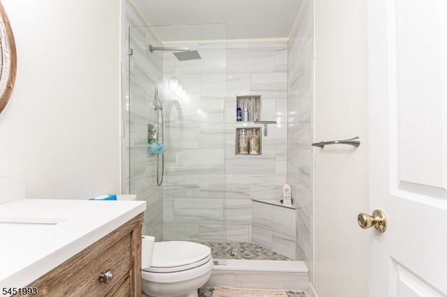 7 White Oak Dr, Vernon Twp., NJ 07461