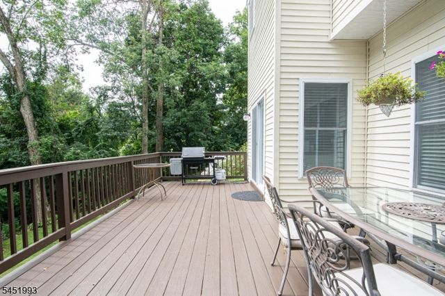 7 White Oak Dr, Vernon Twp., NJ 07461