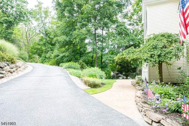 7 White Oak Dr, Vernon Twp., NJ 07461