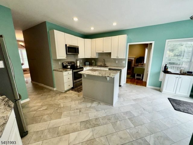 7 White Oak Dr, Vernon Twp., NJ 07461