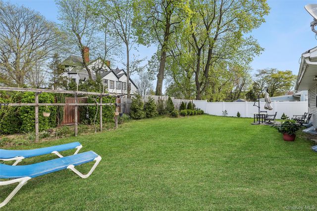 33 Lindbergh Avenue, Glen Cove, NY 11542