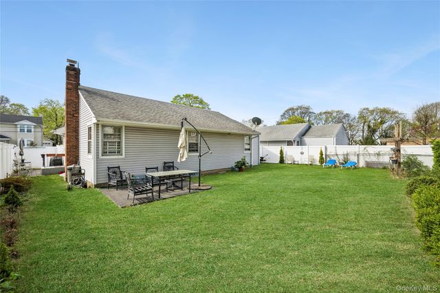 33 Lindbergh Avenue, Glen Cove, NY 11542