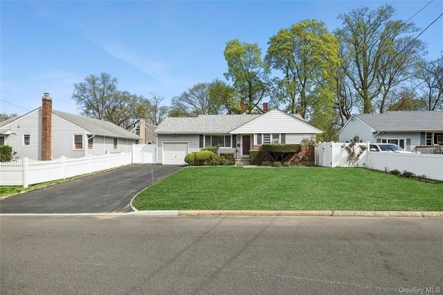 33 Lindbergh Avenue, Glen Cove, NY 11542