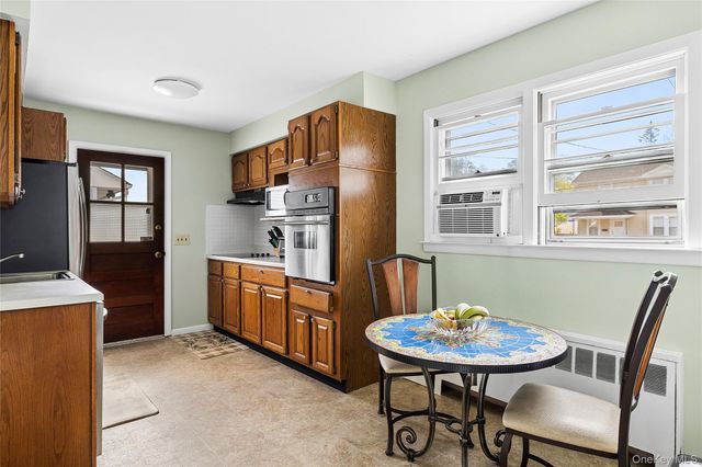 33 Lindbergh Avenue, Glen Cove, NY 11542