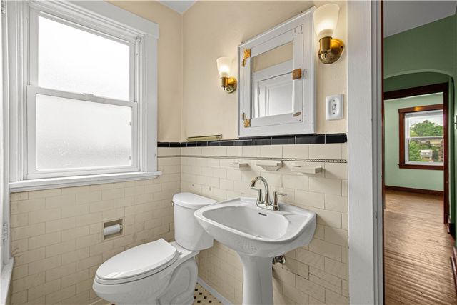3011 Pyramid Ave, Brentwood, PA 15227