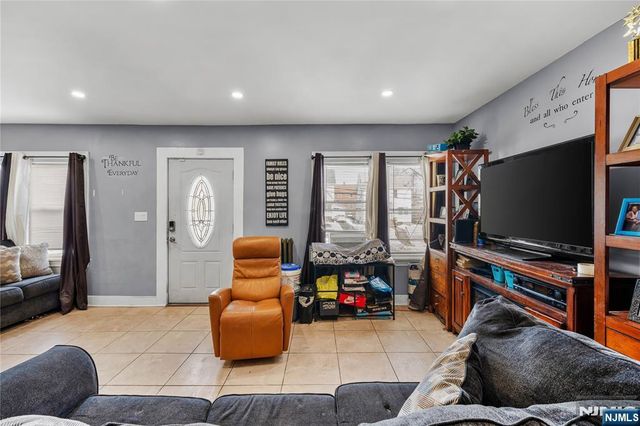 280 8th Avenue, Paterson, NJ 07514