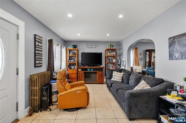 280 8th Avenue, Paterson, NJ 07514