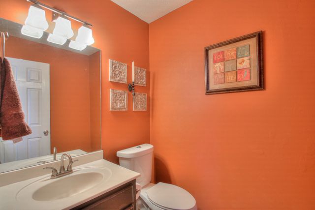 933 Lakeview Ct, Gallatin, TN 37066