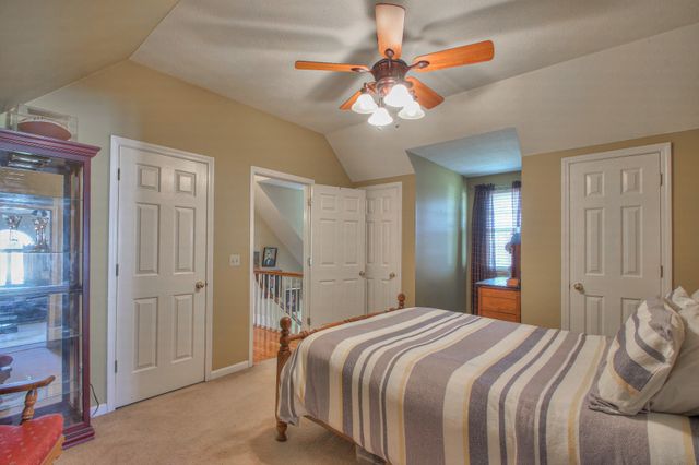 933 Lakeview Ct, Gallatin, TN 37066