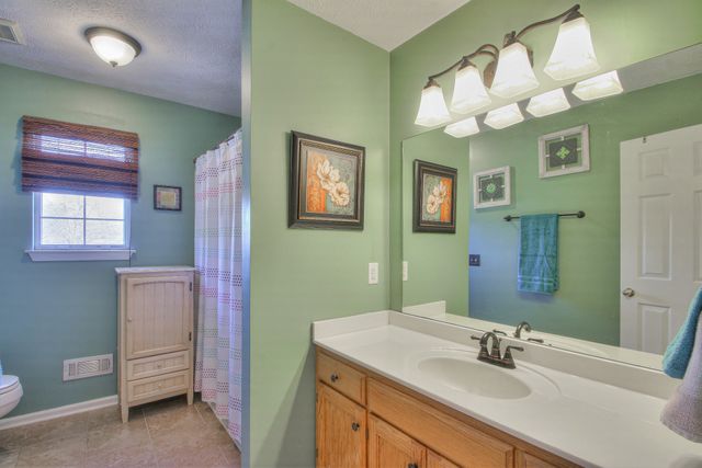 933 Lakeview Ct, Gallatin, TN 37066