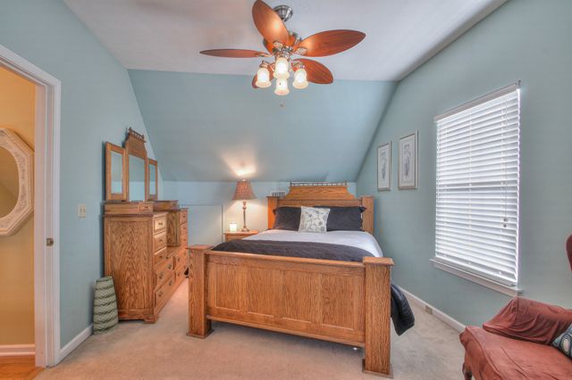 933 Lakeview Ct, Gallatin, TN 37066