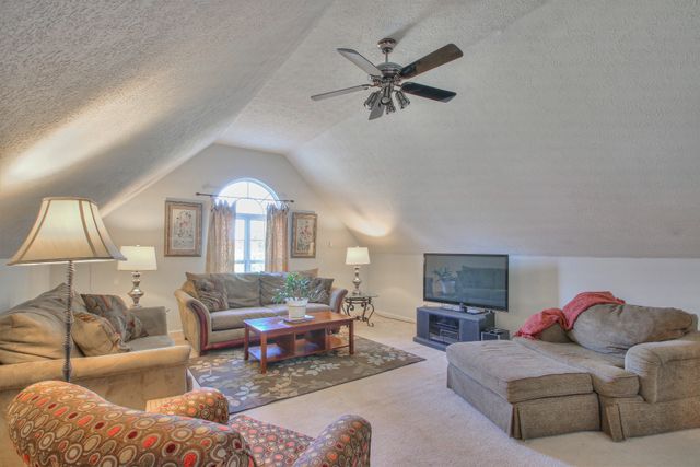 933 Lakeview Ct, Gallatin, TN 37066
