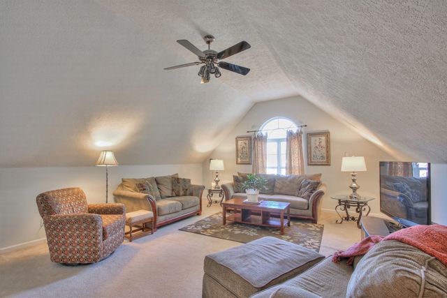 933 Lakeview Ct, Gallatin, TN 37066