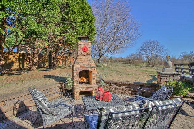 933 Lakeview Ct, Gallatin, TN 37066