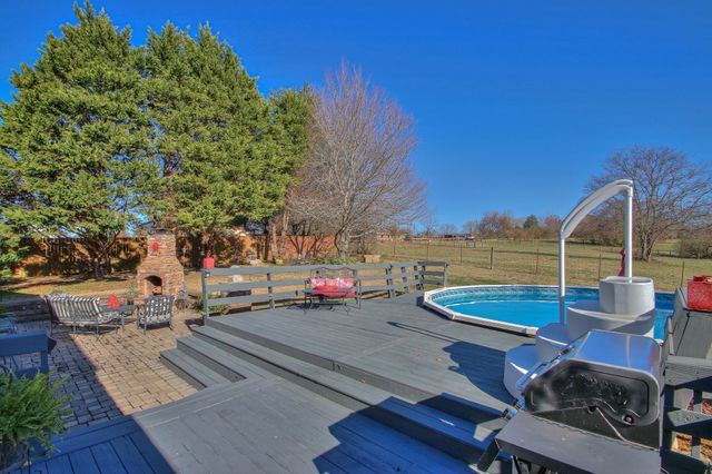 933 Lakeview Ct, Gallatin, TN 37066