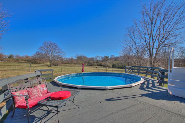 933 Lakeview Ct, Gallatin, TN 37066