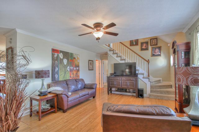 933 Lakeview Ct, Gallatin, TN 37066
