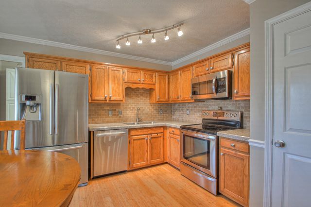933 Lakeview Ct, Gallatin, TN 37066