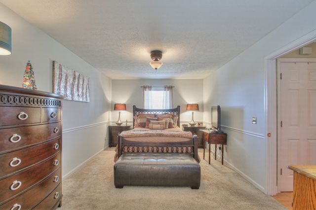 933 Lakeview Ct, Gallatin, TN 37066
