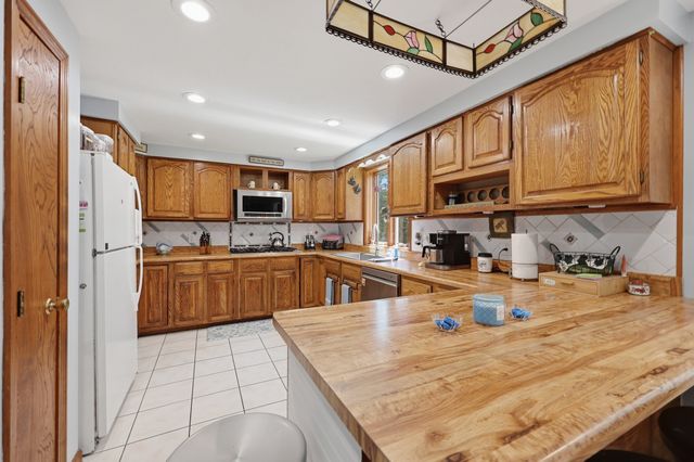 10 Evergreen Drive, Hampstead, NH 03841