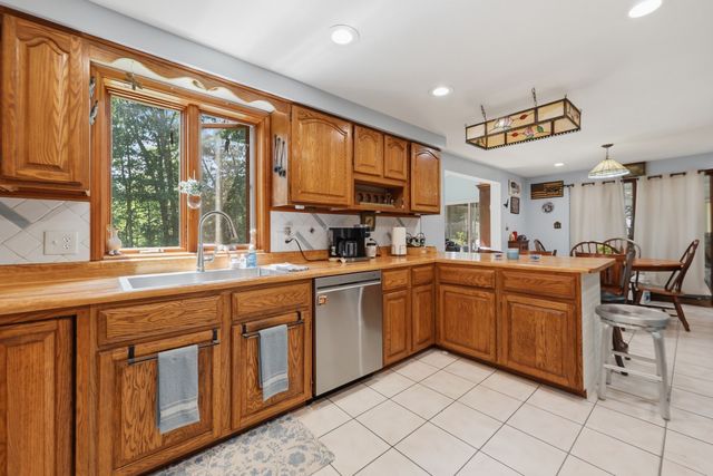 10 Evergreen Drive, Hampstead, NH 03841