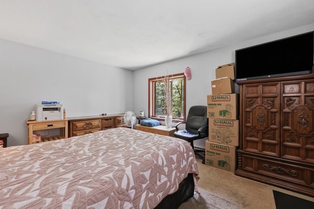 10 Evergreen Drive, Hampstead, NH 03841