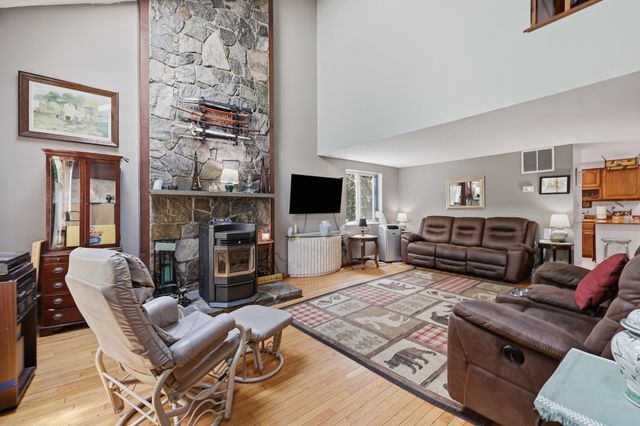 10 Evergreen Drive, Hampstead, NH 03841