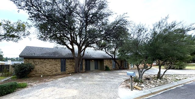 2405 Stutz Place, Midland, TX 79705