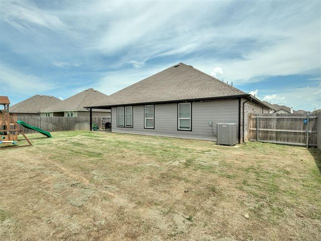 2517 Kathleens Crossing, Yukon, OK 73099
