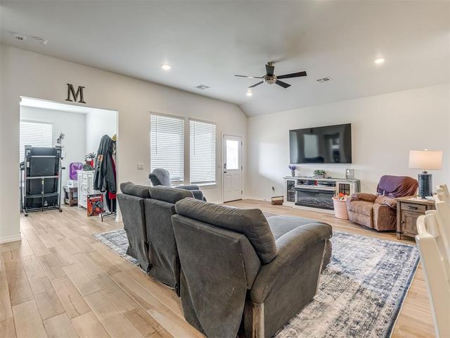 2517 Kathleens Crossing, Yukon, OK 73099
