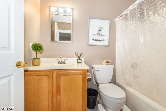 18 Bristol Ct, Lincoln Park Boro, NJ 07035