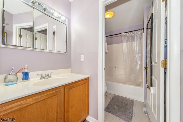 18 Bristol Ct, Lincoln Park Boro, NJ 07035