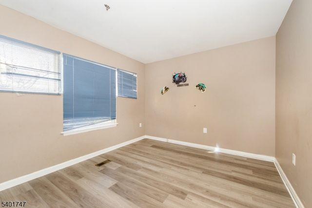 18 Bristol Ct, Lincoln Park Boro, NJ 07035