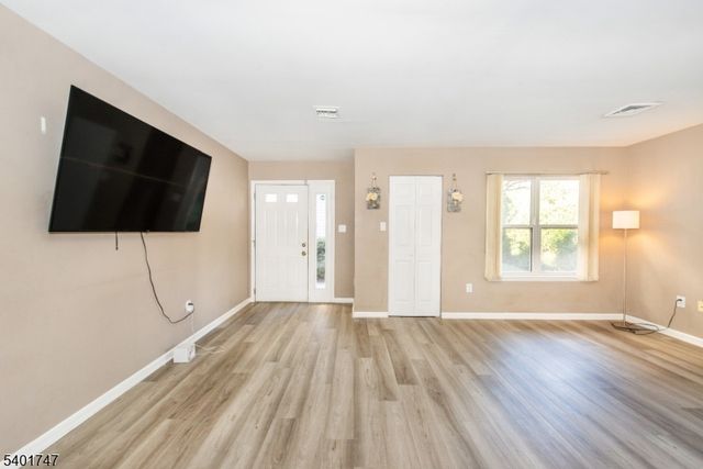 18 Bristol Ct, Lincoln Park Boro, NJ 07035